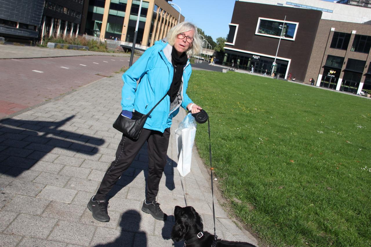 Monica met hond