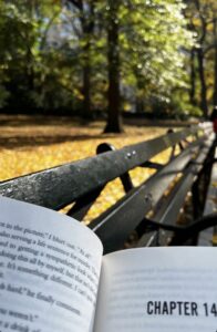 boekje lezen in central park 